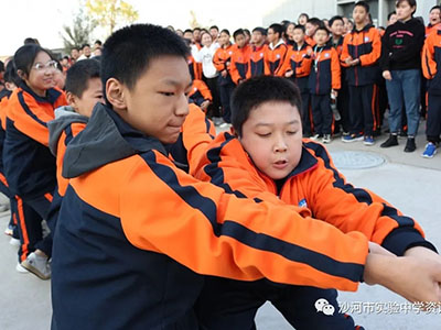 蓄势待发 用力量焕青春‖邢台沙河市实验中学初中拔河比赛